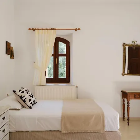 Nikolaos Villa Elefterna